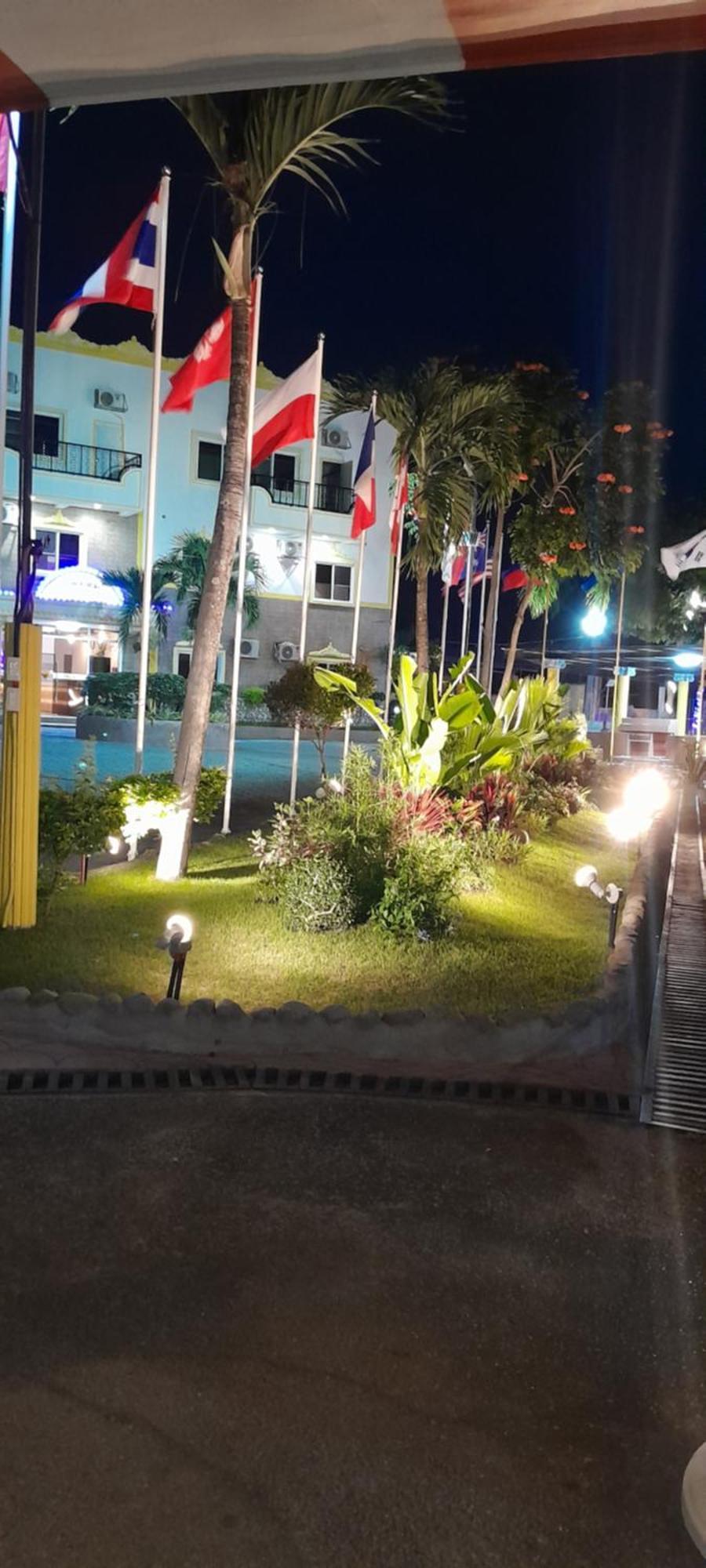Airport Hotel Clark Clark Freeport Zone Bagian luar foto