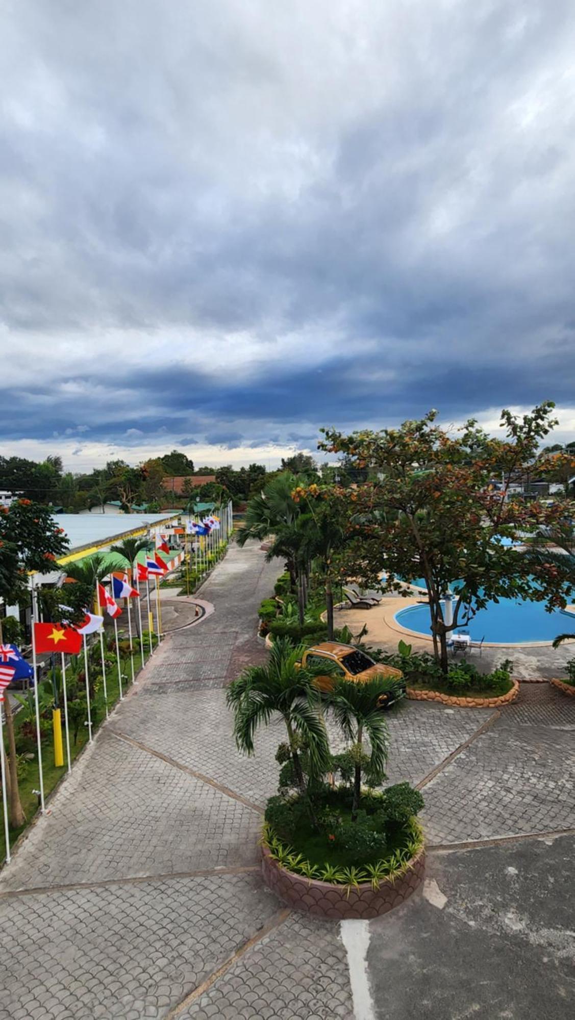 Airport Hotel Clark Clark Freeport Zone Bagian luar foto